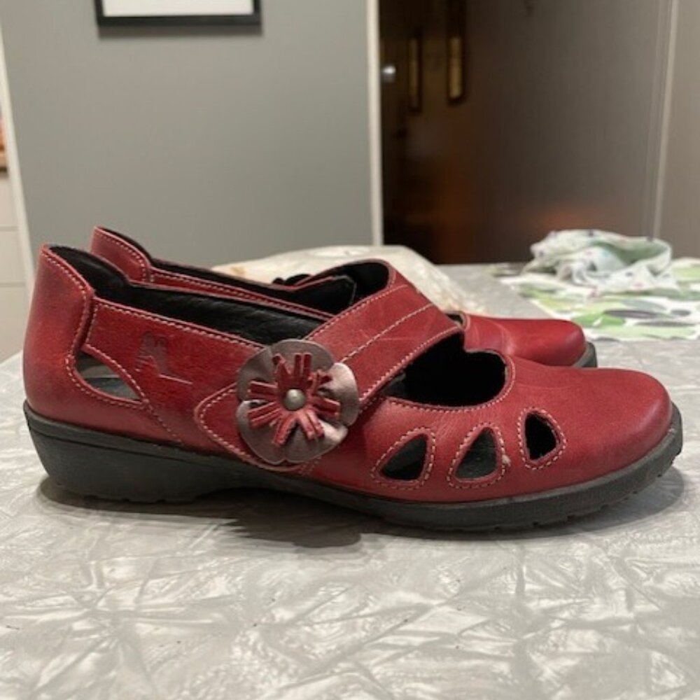 MILANO Suave Leather Flats Sz 36 with Red Silver Flower Detail on Velcro Strap